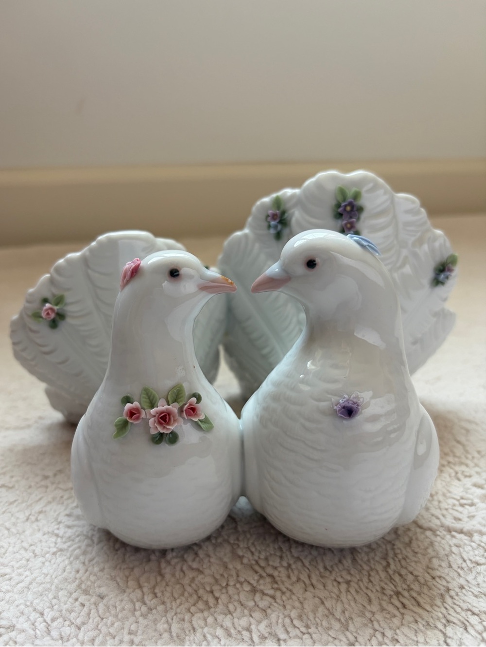 Lladró Kissing Doves with Flowers #6359  Fine Porcelain